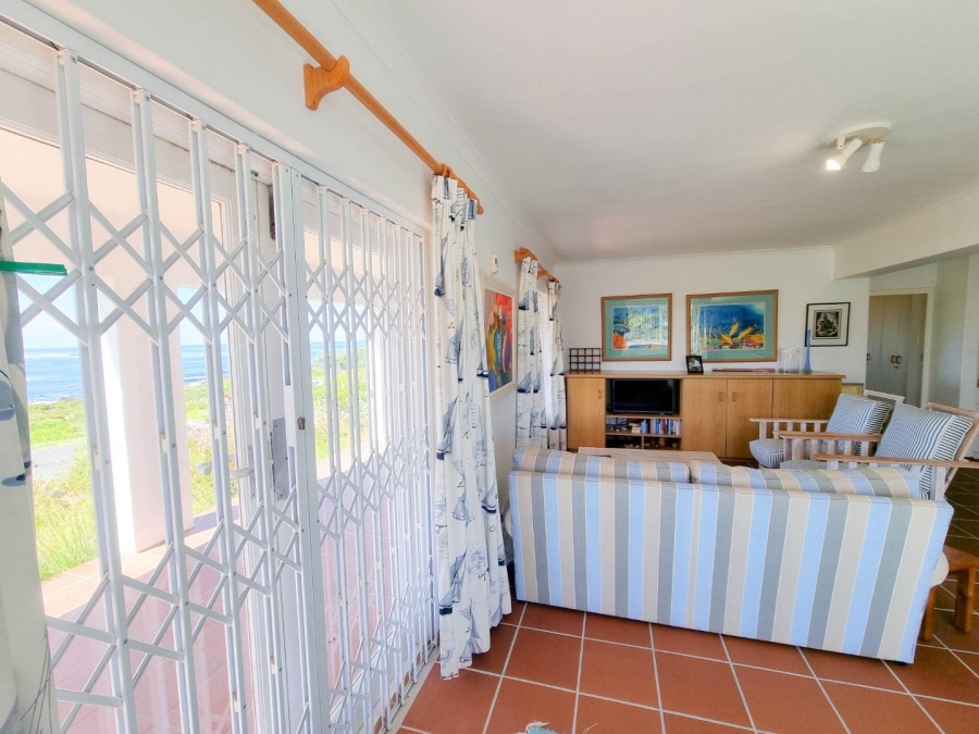 4 Bedroom Property for Sale in Sandbaai Western Cape